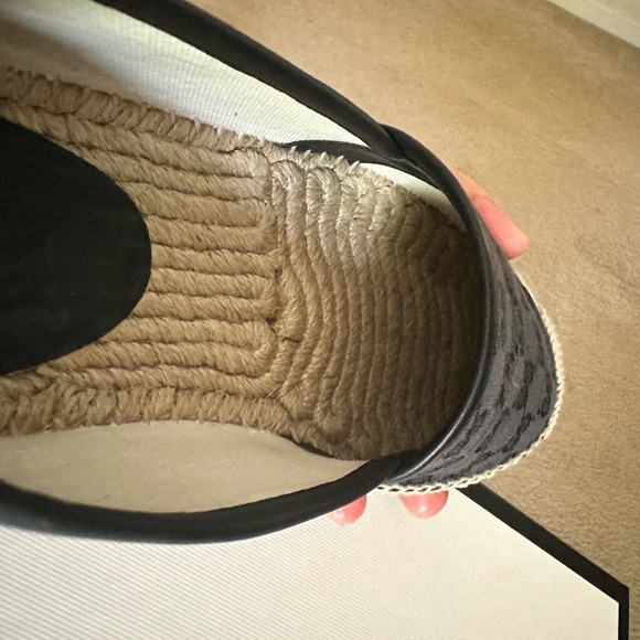 Gucci shoes size 8US, I just wore them out 3 times their on perfect condition - Picture 12 of 14